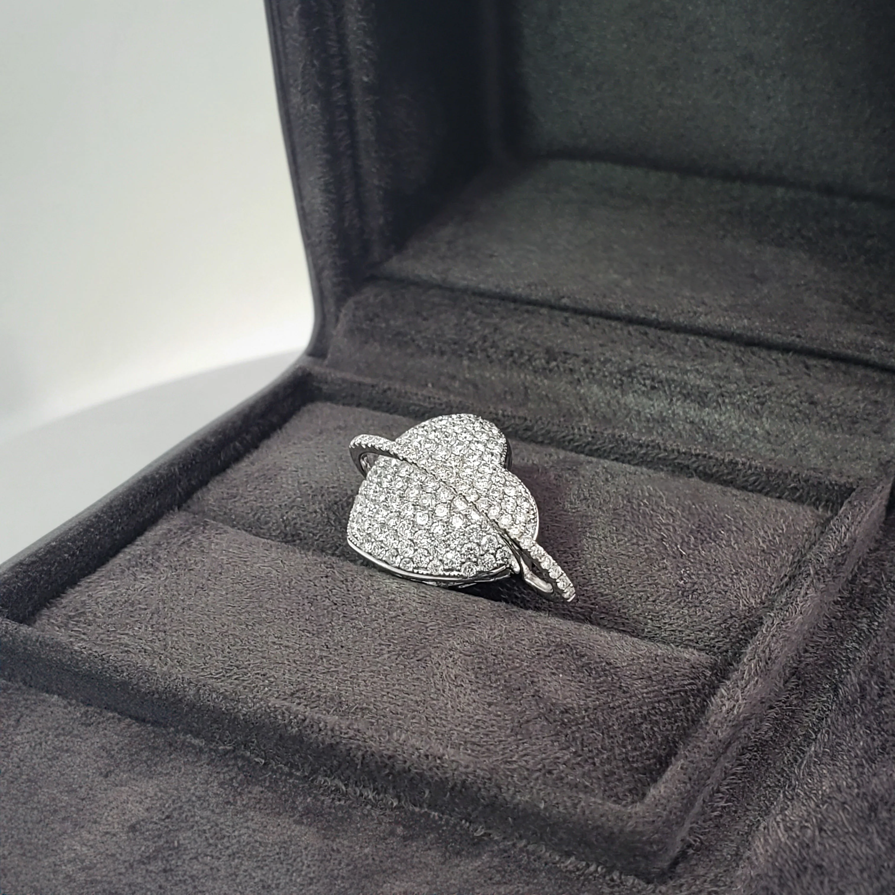 18k White Gold Heart Pendant 1.51ct Natural Diamonds | Arrow of Love Design | ElegantSwiss - Image 4