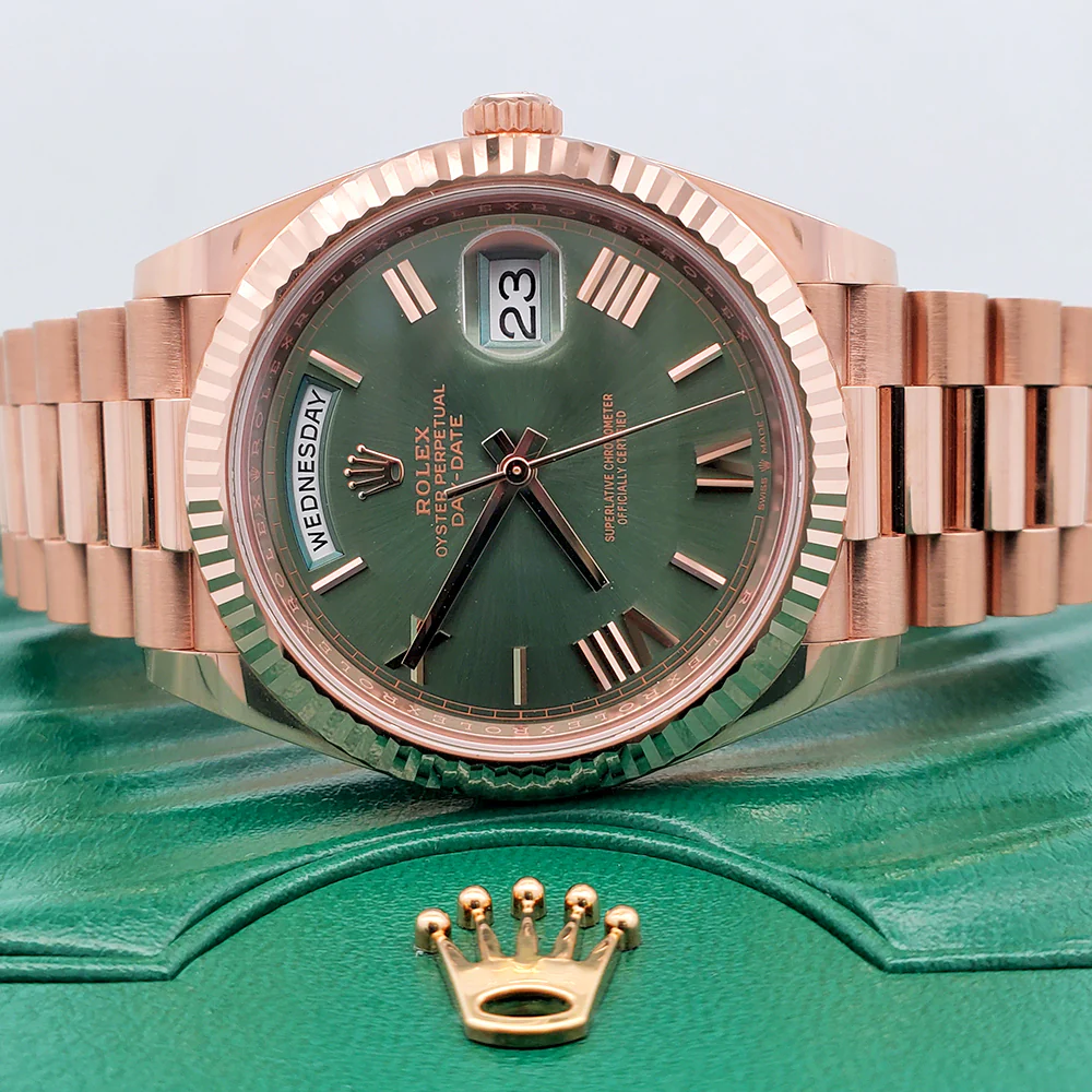 2022 Unworn Rolex Day-Date 40mm 228235 Olive Green Bevelled Roman Rose Gold Watch Box Papers
