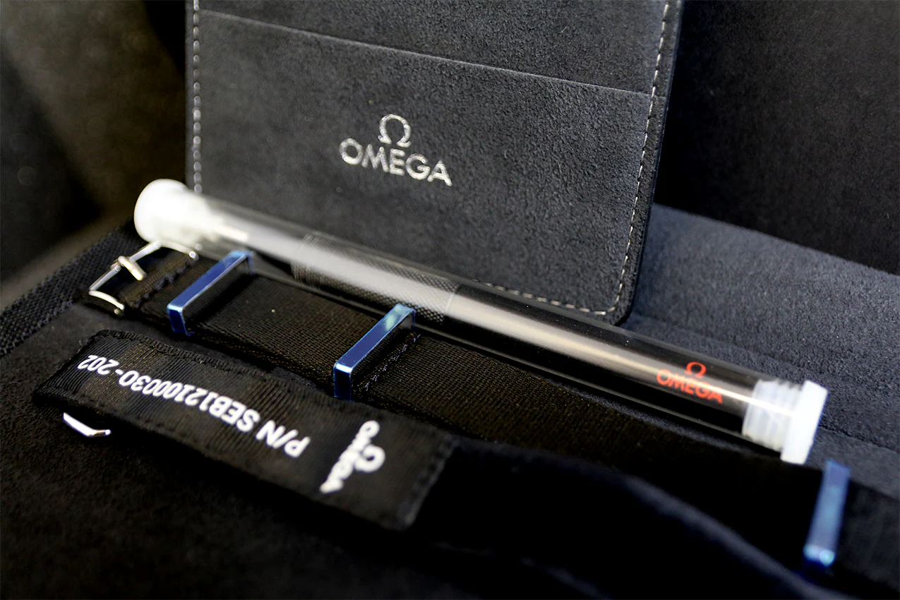 Omega Speedmaster Legendary Moonwatch Special Presentation Box With Straps/Tool/Booklet - Image 8